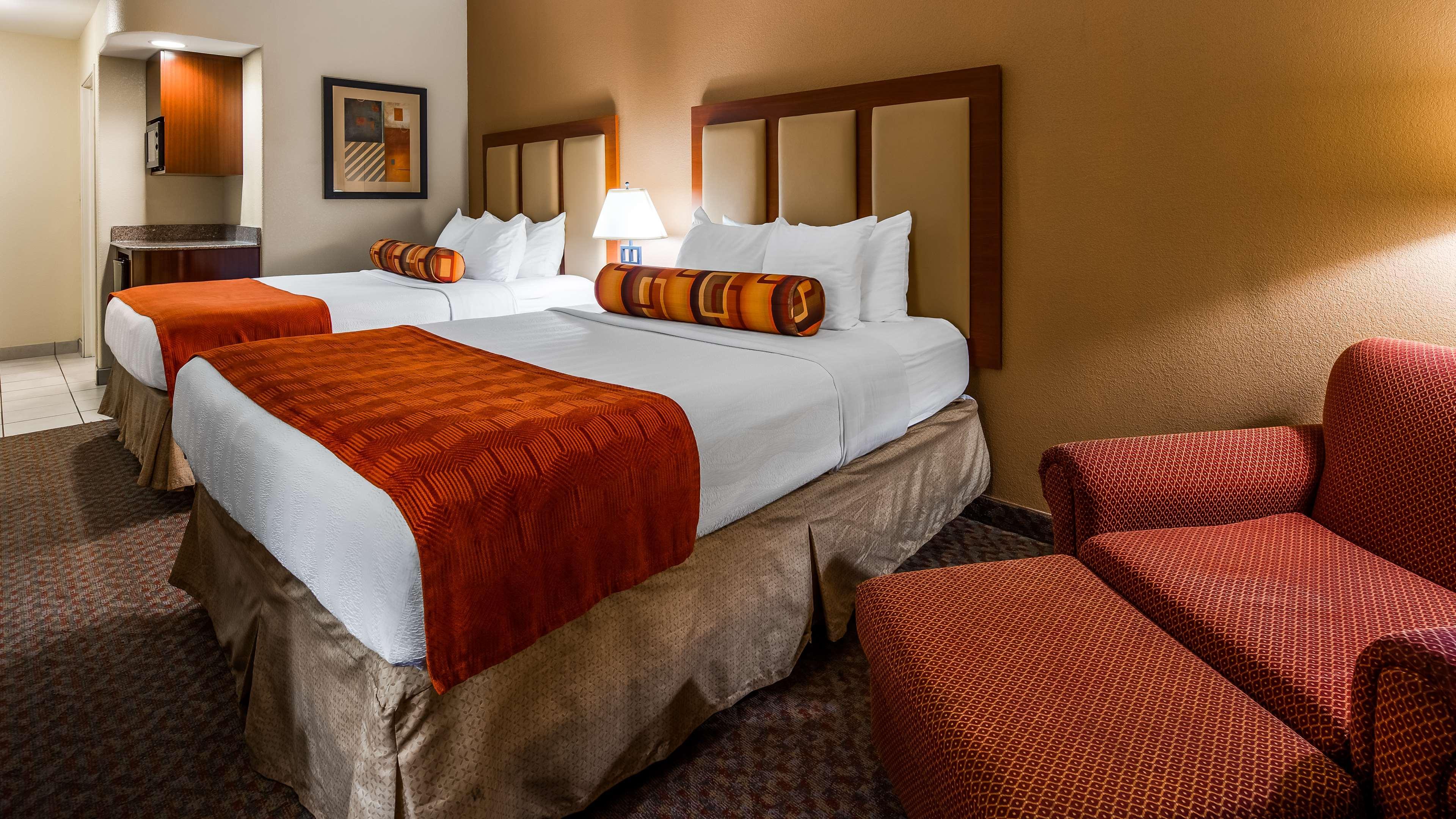 Best Western Plus Waxahachie Inn & Suites Exterior photo