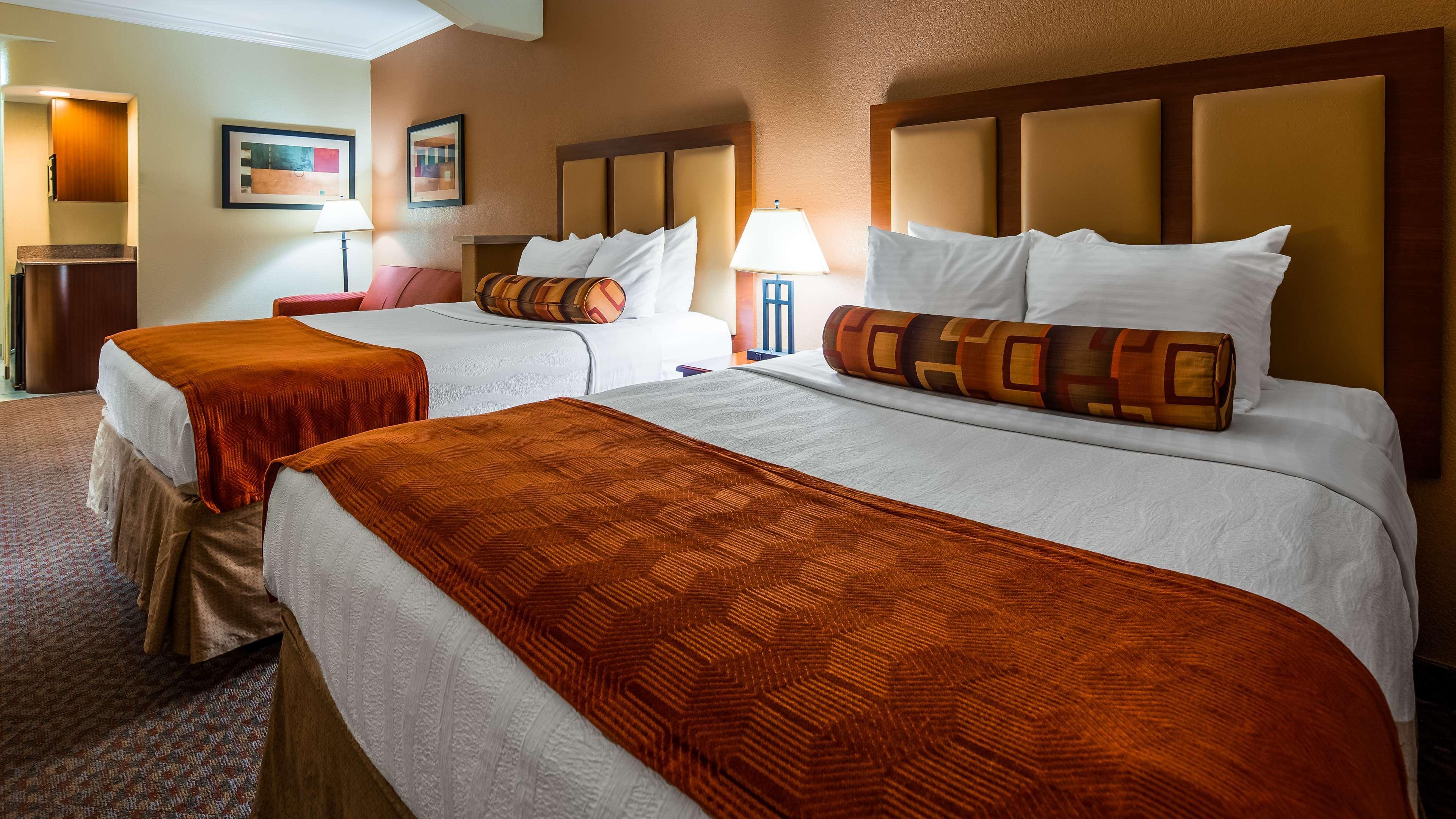 Best Western Plus Waxahachie Inn & Suites Exterior photo