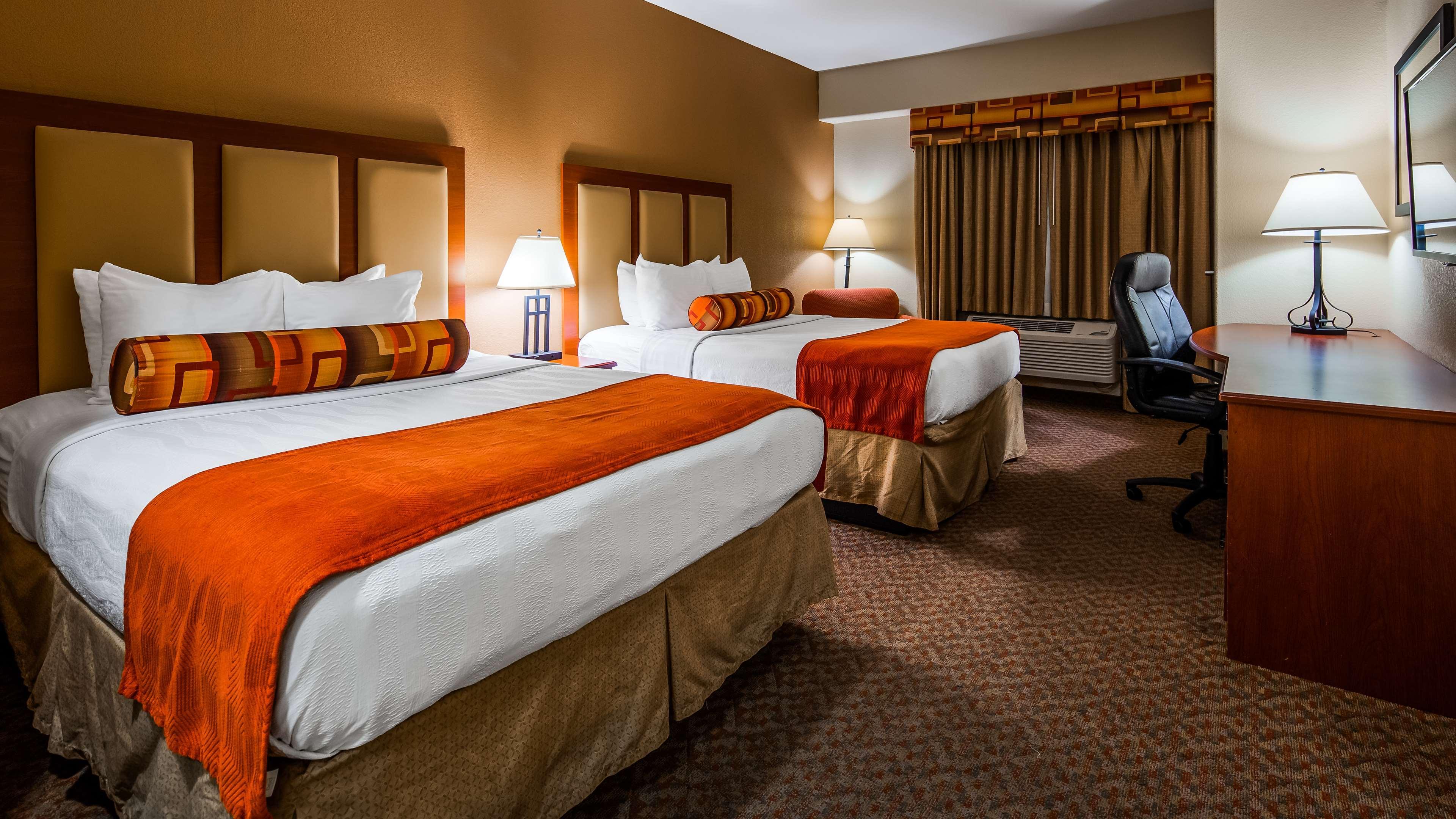 Best Western Plus Waxahachie Inn & Suites Exterior photo