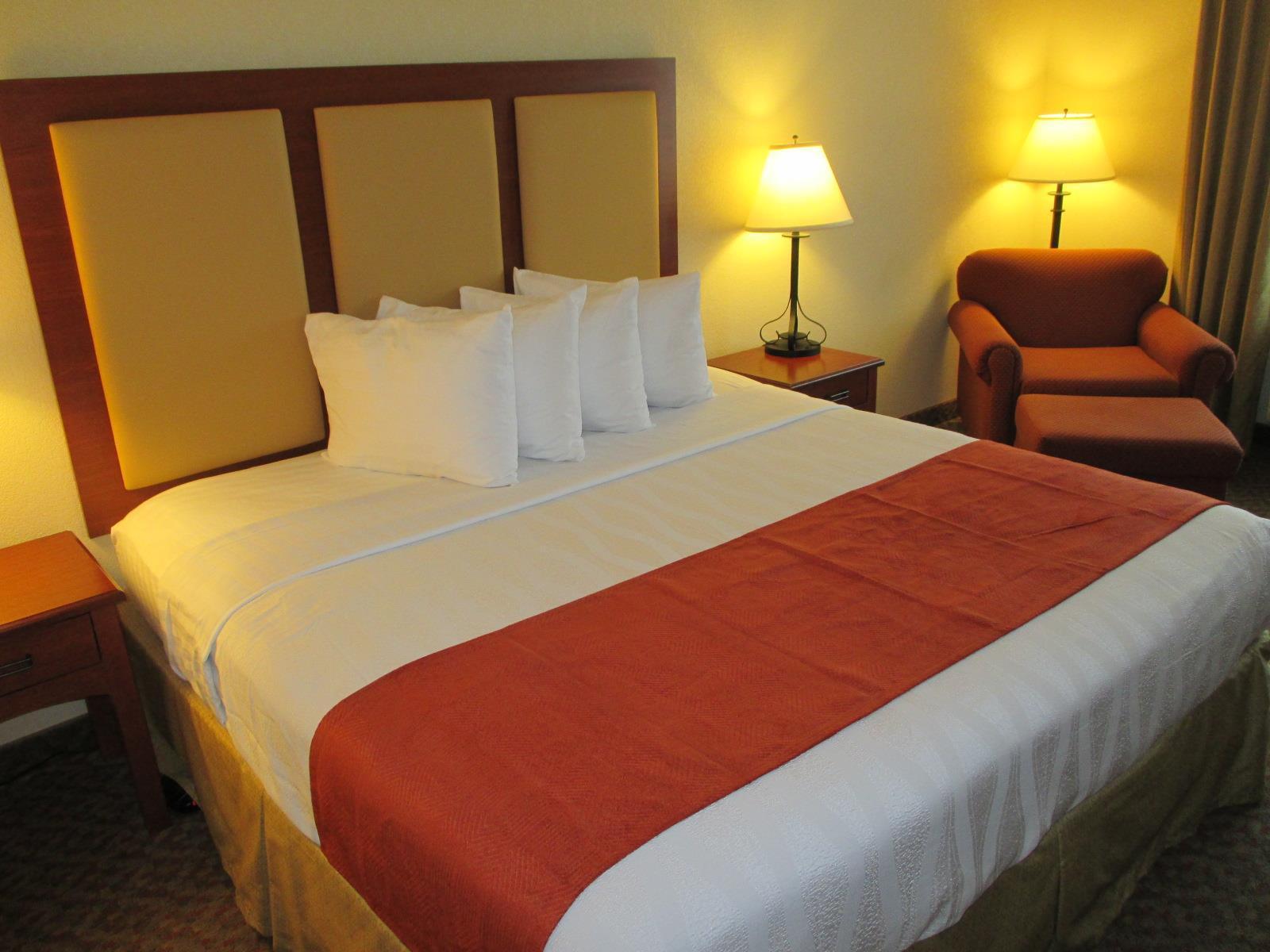Best Western Plus Waxahachie Inn & Suites Exterior photo
