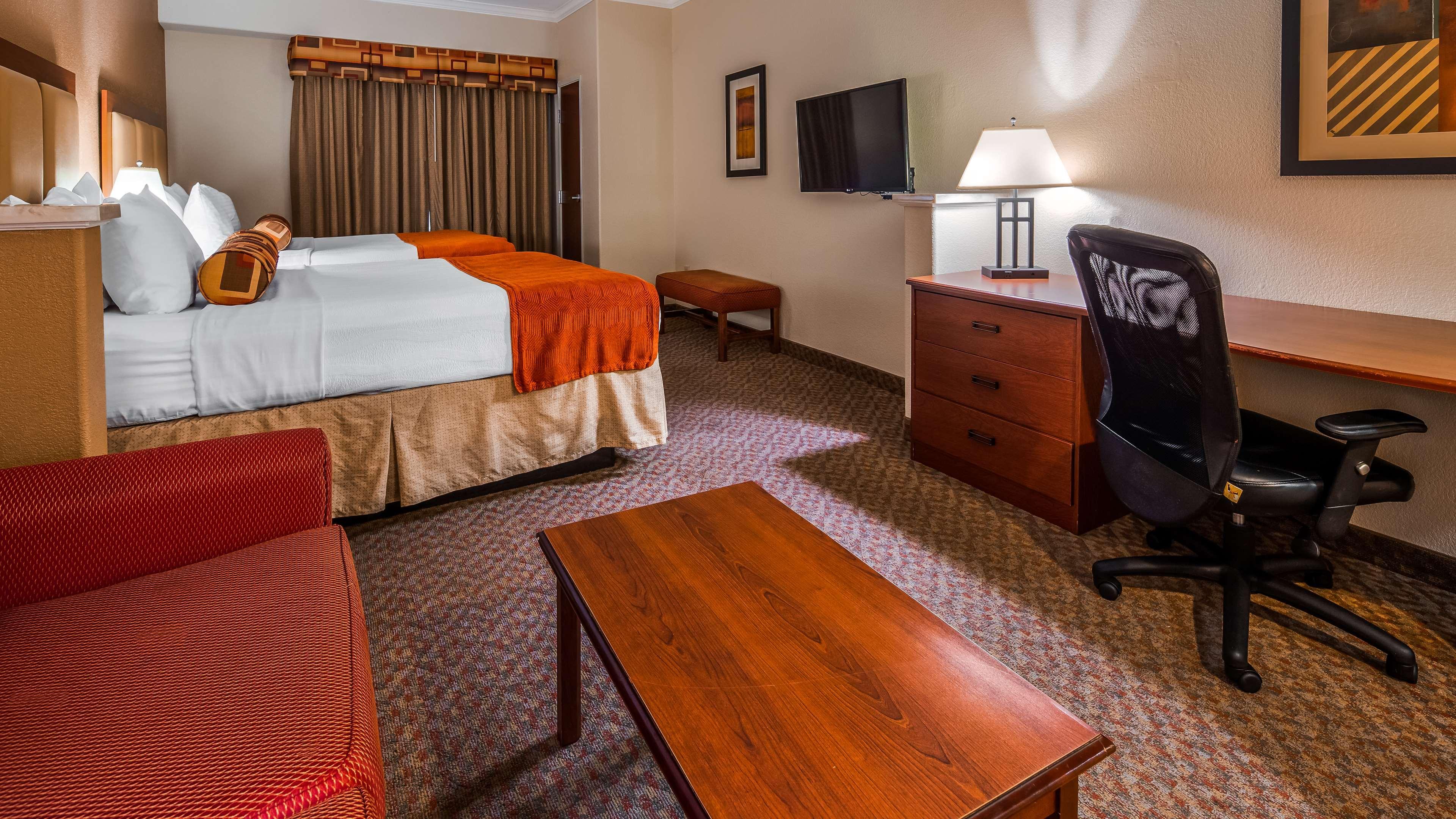 Best Western Plus Waxahachie Inn & Suites Exterior photo