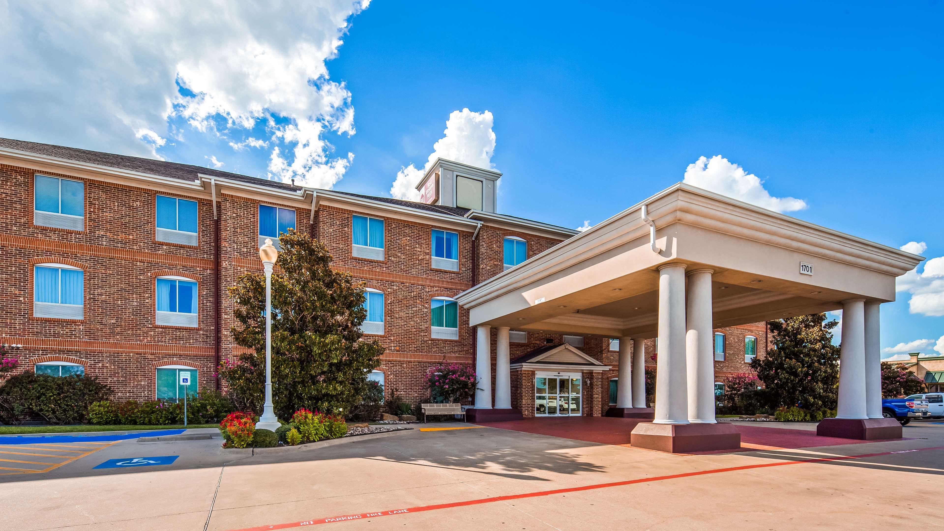 Best Western Plus Waxahachie Inn & Suites Exterior photo