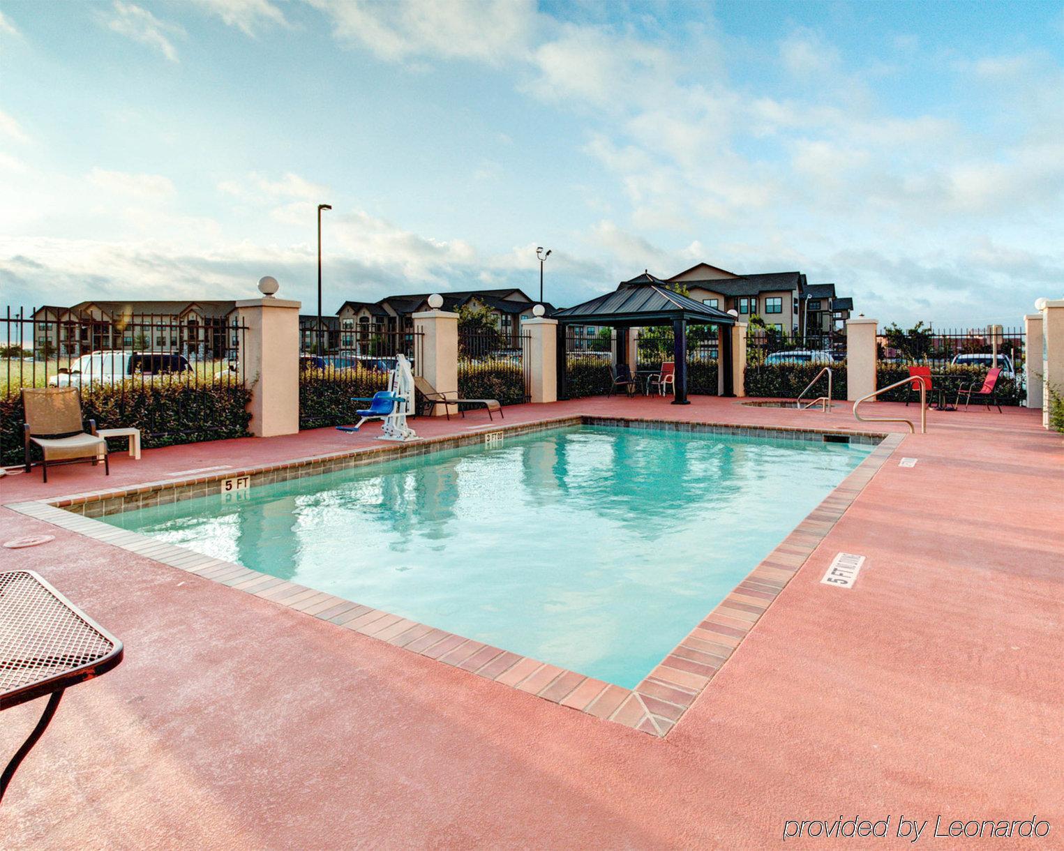 Best Western Plus Waxahachie Inn & Suites Exterior photo